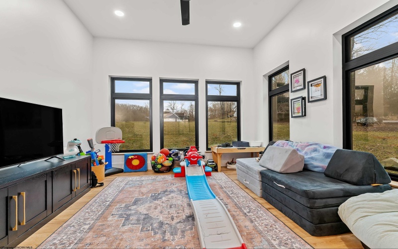 101 Haven Court, Morgantown, West Virginia 26508, 4 Bedrooms Bedrooms, 10 Rooms Rooms,3 BathroomsBathrooms,Single Family Detached,For Sale,Haven,10163587