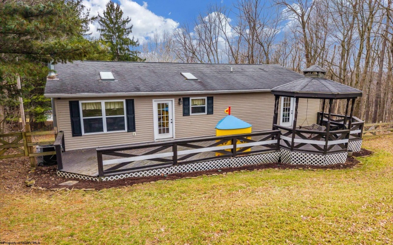 427 Aarons Creek Road, Morgantown, West Virginia 26508, 3 Bedrooms Bedrooms, 8 Rooms Rooms,2 BathroomsBathrooms,Single Family Detached,For Sale,Aarons Creek,10163596