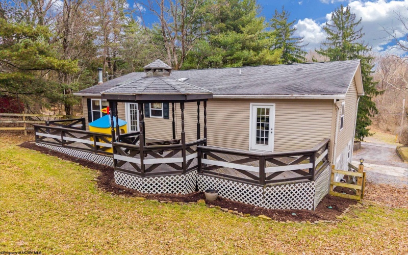 427 Aarons Creek Road, Morgantown, West Virginia 26508, 3 Bedrooms Bedrooms, 8 Rooms Rooms,2 BathroomsBathrooms,Single Family Detached,For Sale,Aarons Creek,10163596