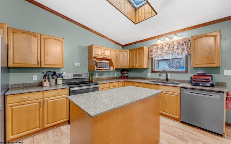 427 Aarons Creek Road, Morgantown, West Virginia 26508, 3 Bedrooms Bedrooms, 8 Rooms Rooms,2 BathroomsBathrooms,Single Family Detached,For Sale,Aarons Creek,10163596