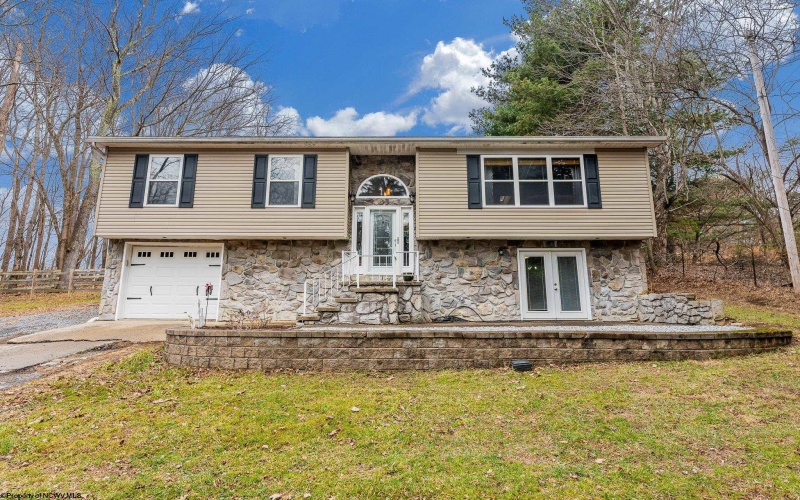 427 Aarons Creek Road, Morgantown, West Virginia 26508, 3 Bedrooms Bedrooms, 8 Rooms Rooms,2 BathroomsBathrooms,Single Family Detached,For Sale,Aarons Creek,10163596