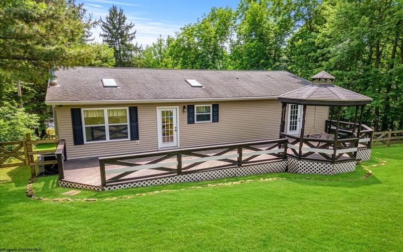 427 Aarons Creek Road, Morgantown, West Virginia 26508, 3 Bedrooms Bedrooms, 8 Rooms Rooms,2 BathroomsBathrooms,Single Family Detached,For Sale,Aarons Creek,10163596