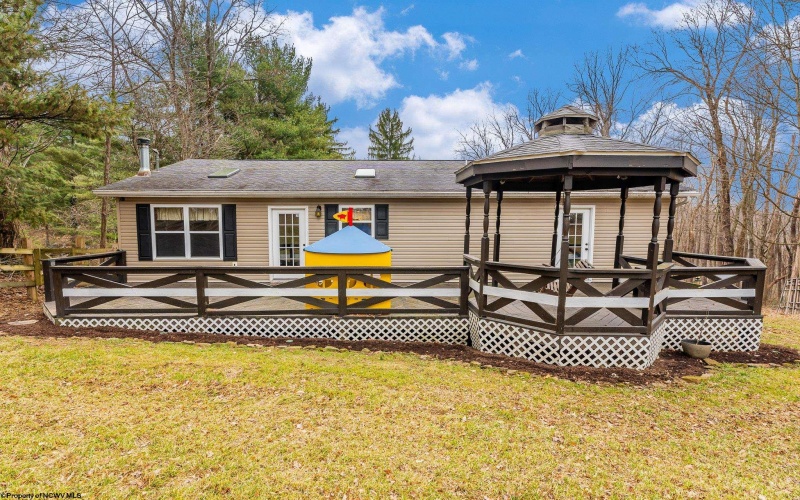 427 Aarons Creek Road, Morgantown, West Virginia 26508, 3 Bedrooms Bedrooms, 8 Rooms Rooms,2 BathroomsBathrooms,Single Family Detached,For Sale,Aarons Creek,10163596