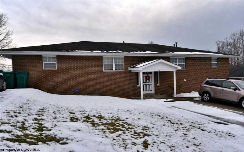 609 Hickory Street, Bridgeport, West Virginia 26330, 2 Bedrooms Bedrooms, 4 Rooms Rooms,1 BathroomBathrooms,Residential Rentals,For Rent,Hickory,10163600