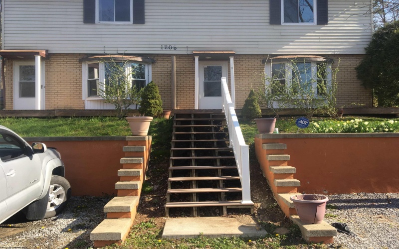1205 Bartlow Street, Morgantown, West Virginia 26505-5241, 2 Bedrooms Bedrooms, 5 Rooms Rooms,2 BathroomsBathrooms,Residential Rentals,For Rent,Bartlow,10163608