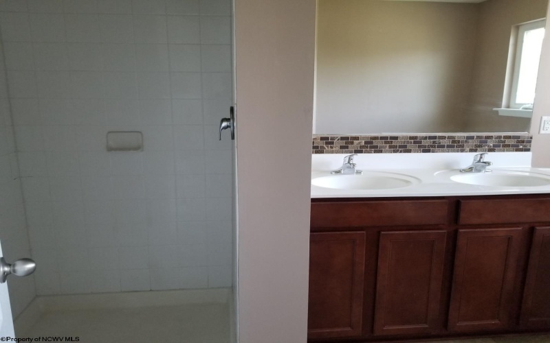 109 Birdseye View Drive, Morgantown, West Virginia 26501, 3 Bedrooms Bedrooms, 6 Rooms Rooms,3 BathroomsBathrooms,Residential Rentals,For Rent,Birdseye View,10163612