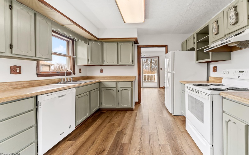 224 Hemlock Lane, Reedsville, West Virginia 26547, 4 Bedrooms Bedrooms, 8 Rooms Rooms,2 BathroomsBathrooms,Single Family Detached,For Sale,Hemlock,10163610