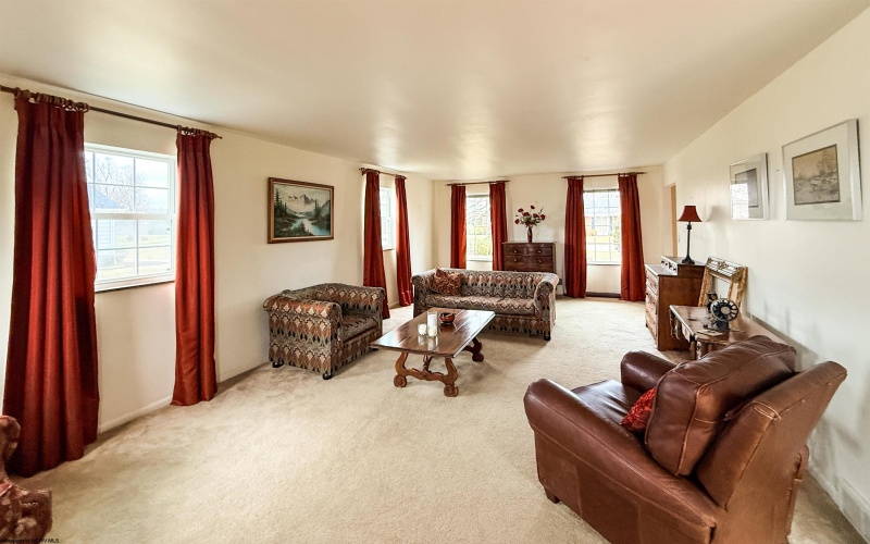 187 Ridgeway Drive, Bridgeport, West Virginia 26330, 4 Bedrooms Bedrooms, 10 Rooms Rooms,2 BathroomsBathrooms,Single Family Detached,For Sale,Ridgeway,10163602