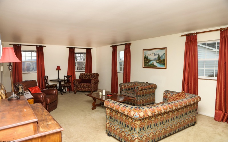 187 Ridgeway Drive, Bridgeport, West Virginia 26330, 4 Bedrooms Bedrooms, 10 Rooms Rooms,2 BathroomsBathrooms,Single Family Detached,For Sale,Ridgeway,10163602