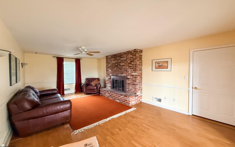 187 Ridgeway Drive, Bridgeport, West Virginia 26330, 4 Bedrooms Bedrooms, 10 Rooms Rooms,2 BathroomsBathrooms,Single Family Detached,For Sale,Ridgeway,10163602