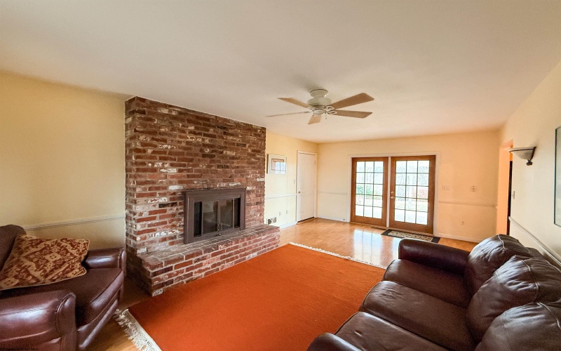 187 Ridgeway Drive, Bridgeport, West Virginia 26330, 4 Bedrooms Bedrooms, 10 Rooms Rooms,2 BathroomsBathrooms,Single Family Detached,For Sale,Ridgeway,10163602