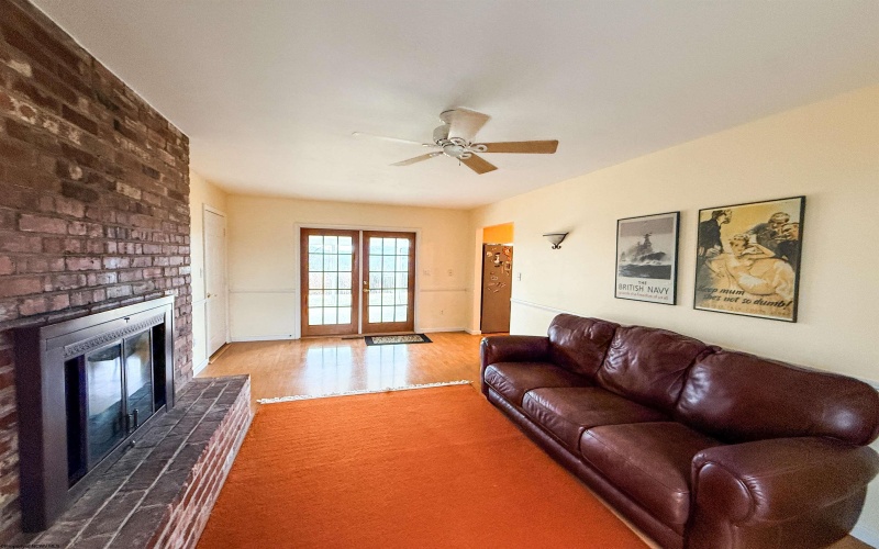 187 Ridgeway Drive, Bridgeport, West Virginia 26330, 4 Bedrooms Bedrooms, 10 Rooms Rooms,2 BathroomsBathrooms,Single Family Detached,For Sale,Ridgeway,10163602