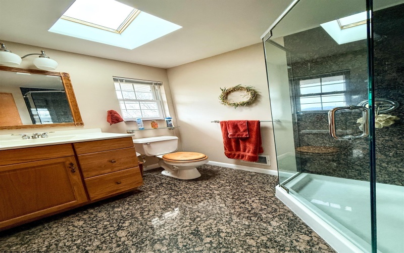 187 Ridgeway Drive, Bridgeport, West Virginia 26330, 4 Bedrooms Bedrooms, 10 Rooms Rooms,2 BathroomsBathrooms,Single Family Detached,For Sale,Ridgeway,10163602