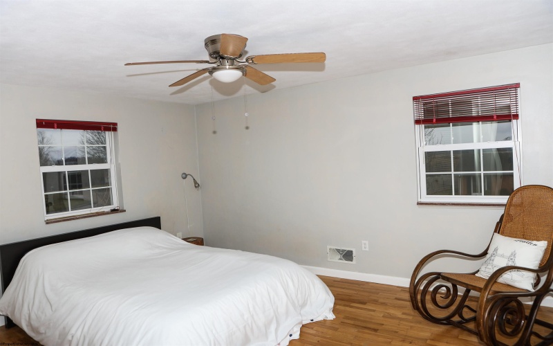 187 Ridgeway Drive, Bridgeport, West Virginia 26330, 4 Bedrooms Bedrooms, 10 Rooms Rooms,2 BathroomsBathrooms,Single Family Detached,For Sale,Ridgeway,10163602