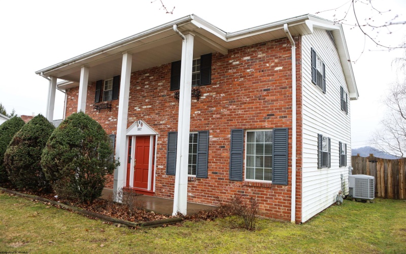 187 Ridgeway Drive, Bridgeport, West Virginia 26330, 4 Bedrooms Bedrooms, 10 Rooms Rooms,2 BathroomsBathrooms,Single Family Detached,For Sale,Ridgeway,10163602