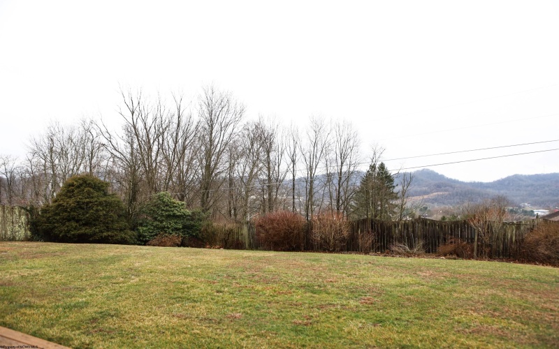 187 Ridgeway Drive, Bridgeport, West Virginia 26330, 4 Bedrooms Bedrooms, 10 Rooms Rooms,2 BathroomsBathrooms,Single Family Detached,For Sale,Ridgeway,10163602