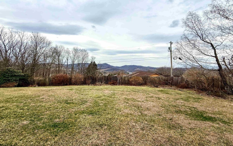 187 Ridgeway Drive, Bridgeport, West Virginia 26330, 4 Bedrooms Bedrooms, 10 Rooms Rooms,2 BathroomsBathrooms,Single Family Detached,For Sale,Ridgeway,10163602