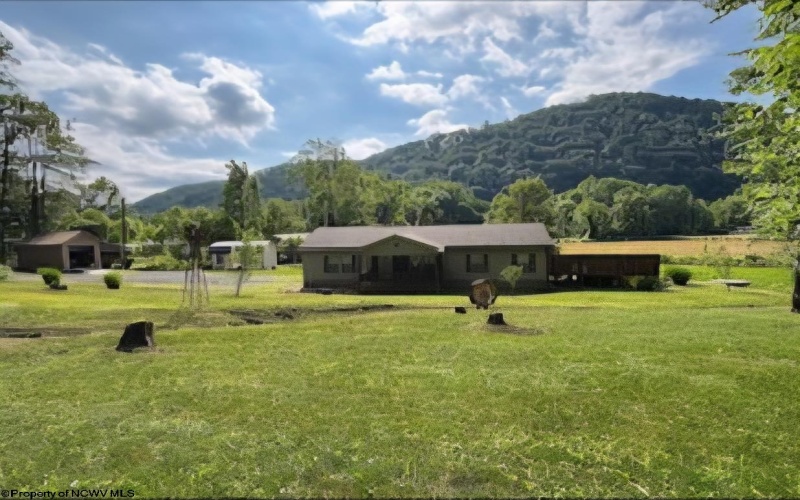 8 Old Hannahsville Lane, Parsons, West Virginia 26287, 3 Bedrooms Bedrooms, 9 Rooms Rooms,2 BathroomsBathrooms,Single Family Detached,For Sale,Old Hannahsville,10163599