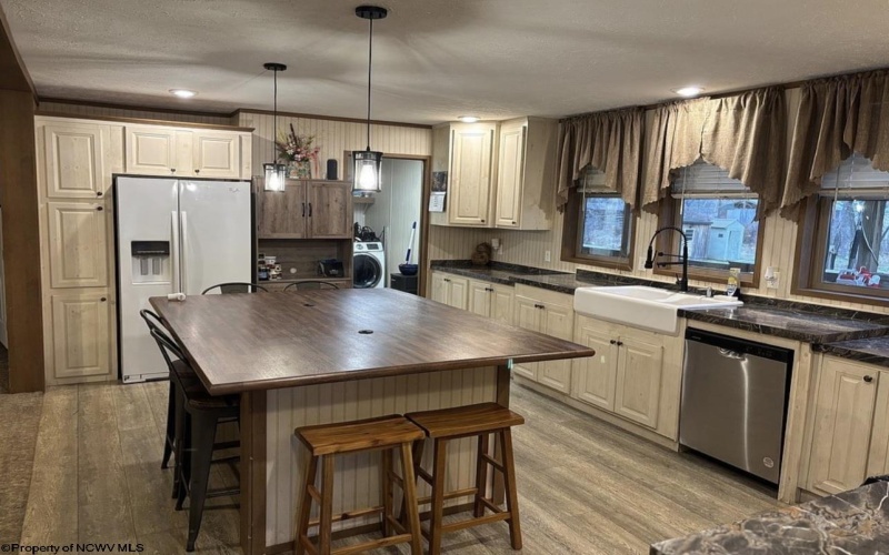 8 Old Hannahsville Lane, Parsons, West Virginia 26287, 3 Bedrooms Bedrooms, 9 Rooms Rooms,2 BathroomsBathrooms,Single Family Detached,For Sale,Old Hannahsville,10163599