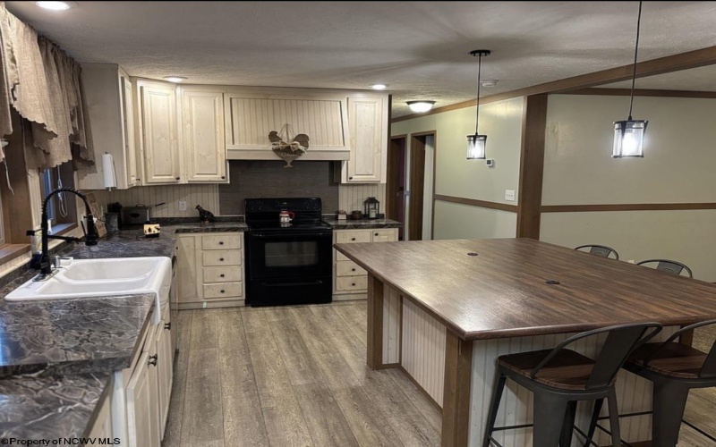 8 Old Hannahsville Lane, Parsons, West Virginia 26287, 3 Bedrooms Bedrooms, 9 Rooms Rooms,2 BathroomsBathrooms,Single Family Detached,For Sale,Old Hannahsville,10163599