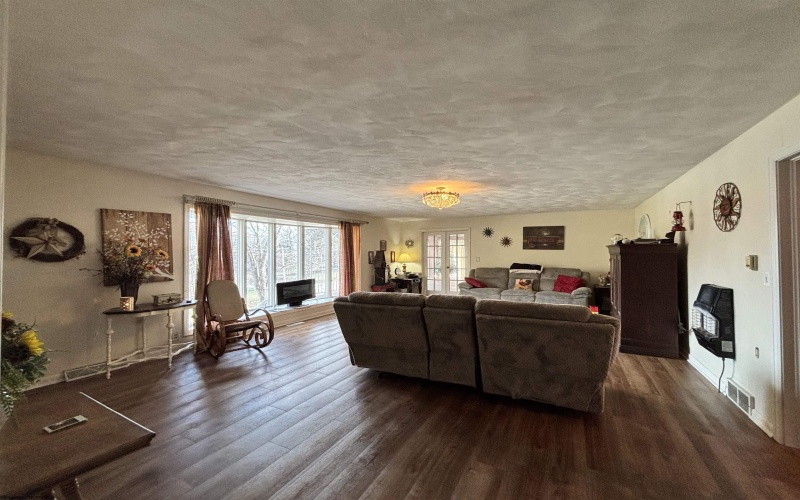 85 Woodsboro Drive, Philippi, West Virginia 26416, 5 Bedrooms Bedrooms, 12 Rooms Rooms,3 BathroomsBathrooms,Single Family Detached,For Sale,Woodsboro,10163619