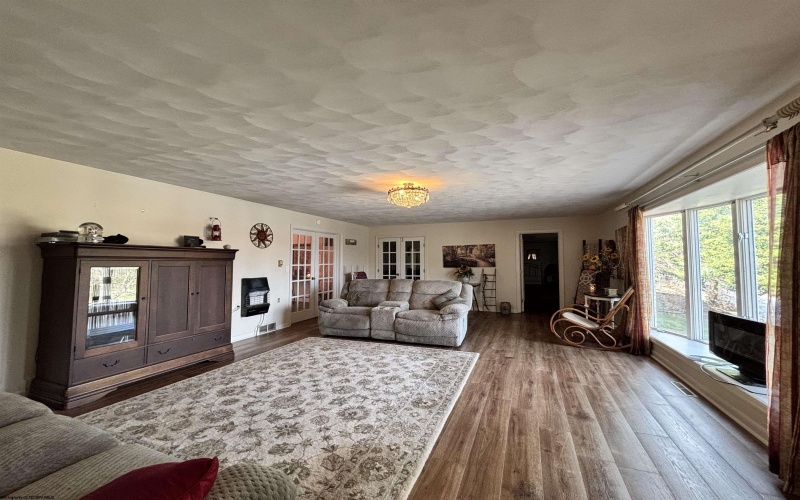 85 Woodsboro Drive, Philippi, West Virginia 26416, 5 Bedrooms Bedrooms, 12 Rooms Rooms,3 BathroomsBathrooms,Single Family Detached,For Sale,Woodsboro,10163619