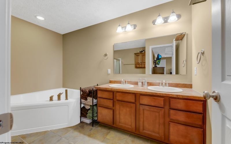 119 Cantis Hilltop Villas, Morgantown, West Virginia 26508, 5 Bedrooms Bedrooms, 12 Rooms Rooms,3 BathroomsBathrooms,Single Family Detached,For Sale,Cantis Hilltop,10163620