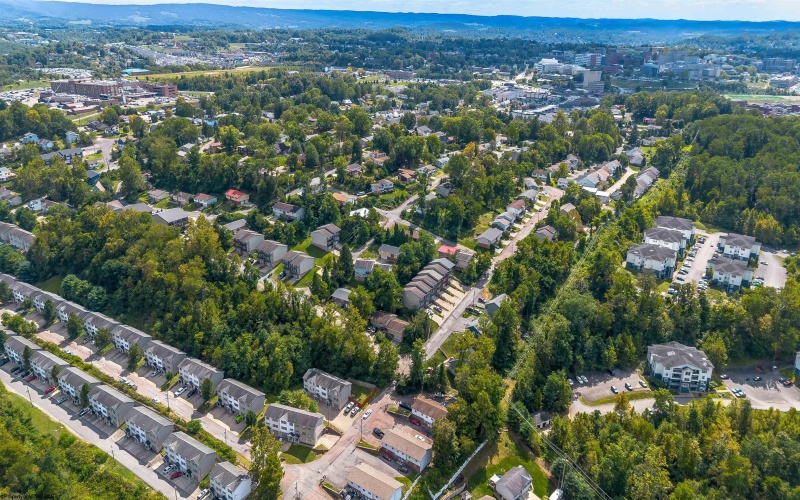 1508 Bergamont Street, Morgantown, West Virginia 26505, 3 Bedrooms Bedrooms, 6 Rooms Rooms,2 BathroomsBathrooms,Single Family Attached,For Sale,Bergamont,10163634