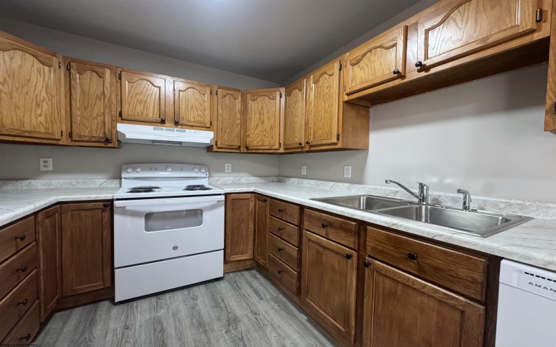 511 Scenic Ridge, Fairmont, West Virginia 26554, 4 Bedrooms Bedrooms, 9 Rooms Rooms,2 BathroomsBathrooms,Single Family Attached,For Sale,Scenic,10163635