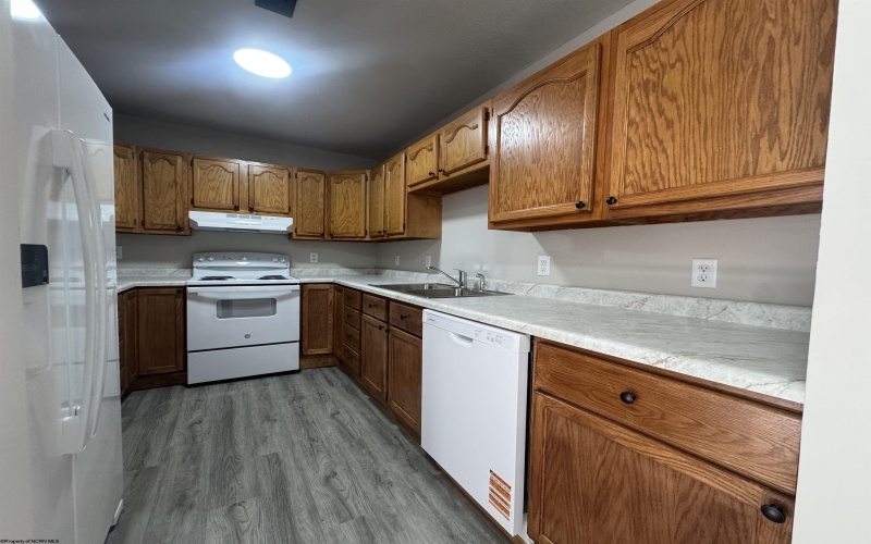 511 Scenic Ridge, Fairmont, West Virginia 26554, 4 Bedrooms Bedrooms, 9 Rooms Rooms,2 BathroomsBathrooms,Single Family Attached,For Sale,Scenic,10163635