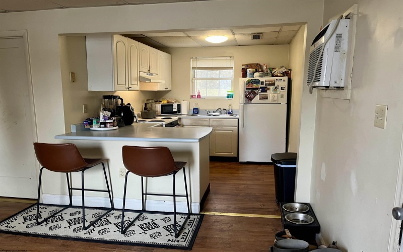 417 Forest Avenue, Morgantown, West Virginia 26505, 2 Bedrooms Bedrooms, 5 Rooms Rooms,1 BathroomBathrooms,Residential Rentals,For Rent,Forest,10163627