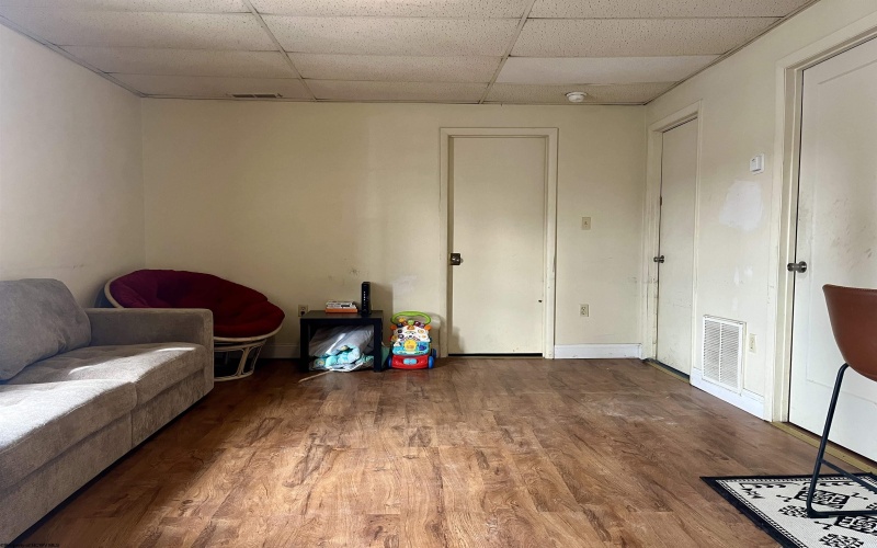 417 Forest Avenue, Morgantown, West Virginia 26505, 2 Bedrooms Bedrooms, 5 Rooms Rooms,1 BathroomBathrooms,Residential Rentals,For Rent,Forest,10163627