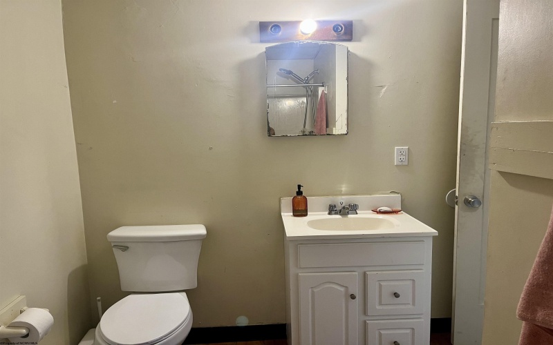 417 Forest Avenue, Morgantown, West Virginia 26505, 2 Bedrooms Bedrooms, 5 Rooms Rooms,1 BathroomBathrooms,Residential Rentals,For Rent,Forest,10163627