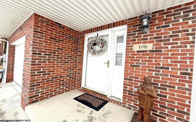 176 Meadowridge Drive, Morgantown, West Virginia 26505, 3 Bedrooms Bedrooms, 6 Rooms Rooms,3 BathroomsBathrooms,Residential Rentals,For Rent,Meadowridge,10163630