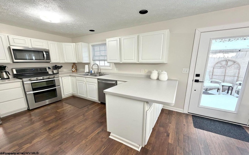 176 Meadowridge Drive, Morgantown, West Virginia 26505, 3 Bedrooms Bedrooms, 6 Rooms Rooms,3 BathroomsBathrooms,Residential Rentals,For Rent,Meadowridge,10163630