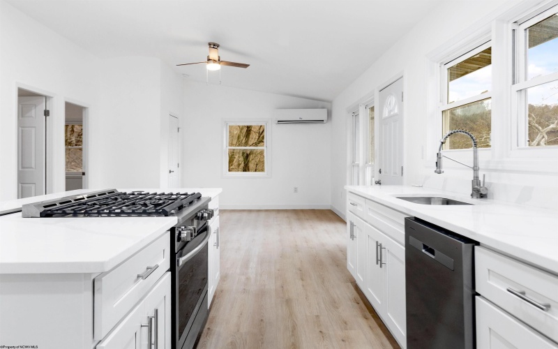 608 Brockway Avenue, Morgantown, West Virginia 26501, 3 Bedrooms Bedrooms, 7 Rooms Rooms,1 BathroomBathrooms,Single Family Detached,For Sale,Brockway,10163636