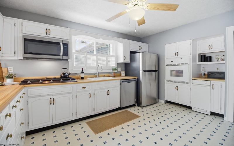 1912 Bunner Ridge Road, Fairmont, West Virginia 26554, 4 Bedrooms Bedrooms, 8 Rooms Rooms,2 BathroomsBathrooms,Single Family Detached,For Sale,Bunner Ridge,10163632