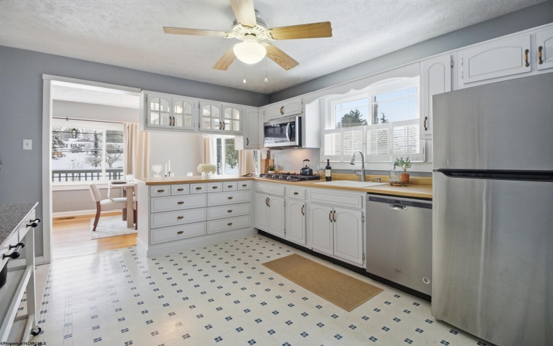 1912 Bunner Ridge Road, Fairmont, West Virginia 26554, 4 Bedrooms Bedrooms, 8 Rooms Rooms,2 BathroomsBathrooms,Single Family Detached,For Sale,Bunner Ridge,10163632