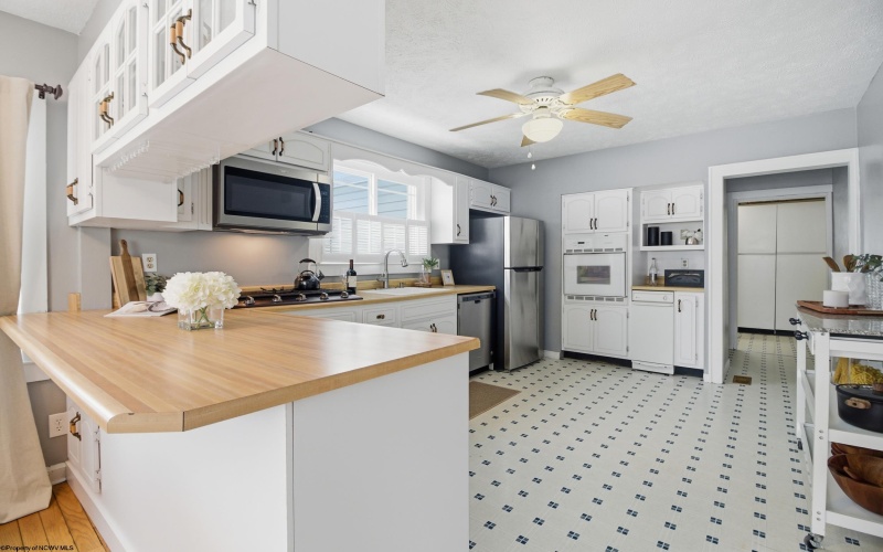 1912 Bunner Ridge Road, Fairmont, West Virginia 26554, 4 Bedrooms Bedrooms, 8 Rooms Rooms,2 BathroomsBathrooms,Single Family Detached,For Sale,Bunner Ridge,10163632