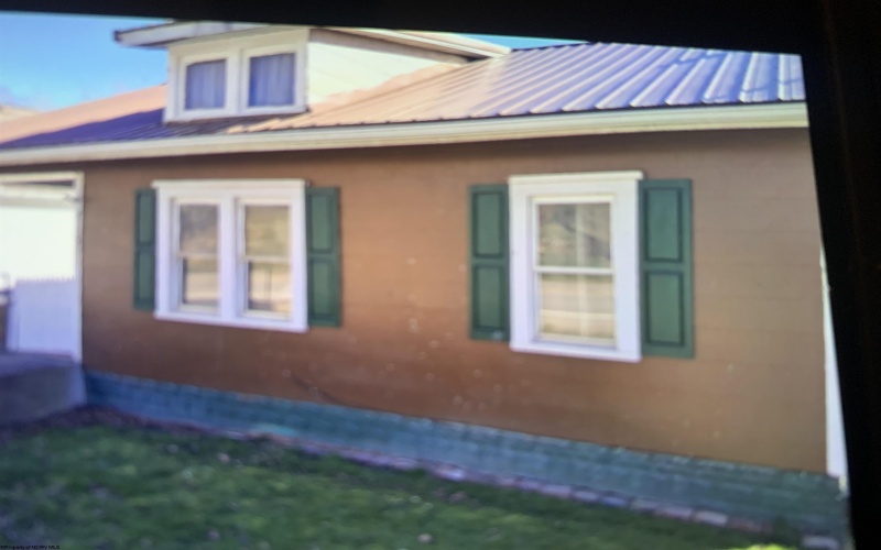 715 2nd Street, Weston, West Virginia 26452, 2 Bedrooms Bedrooms, 6 Rooms Rooms,1 BathroomBathrooms,Single Family Detached,For Sale,2nd,10163628