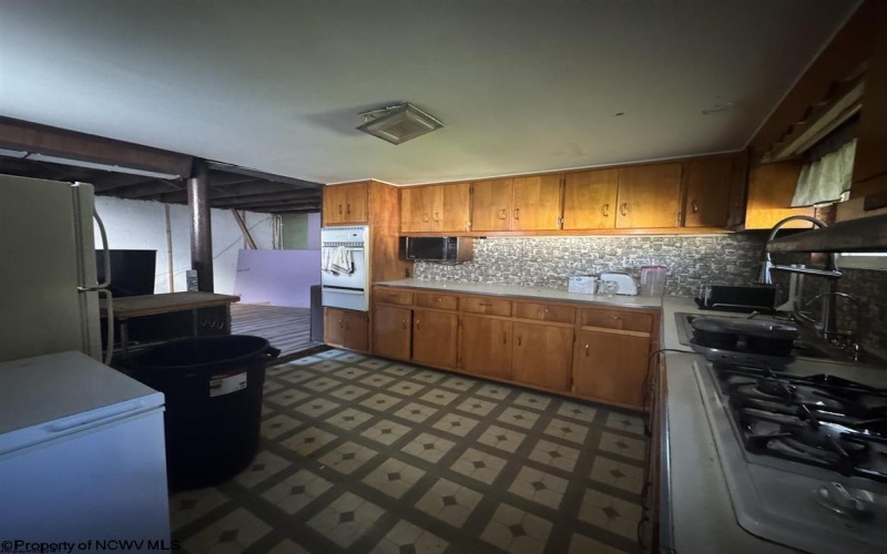 120 jackson Street, Weston, West Virginia 26452, 3 Bedrooms Bedrooms, 8 Rooms Rooms,1 BathroomBathrooms,Single Family Detached,For Sale,jackson,10163624