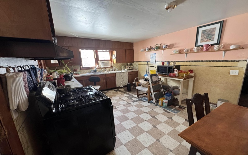 245 Riverside Drive, Weston, West Virginia 26452, 2 Bedrooms Bedrooms, 6 Rooms Rooms,1 BathroomBathrooms,Single Family Detached,For Sale,Riverside,10163625