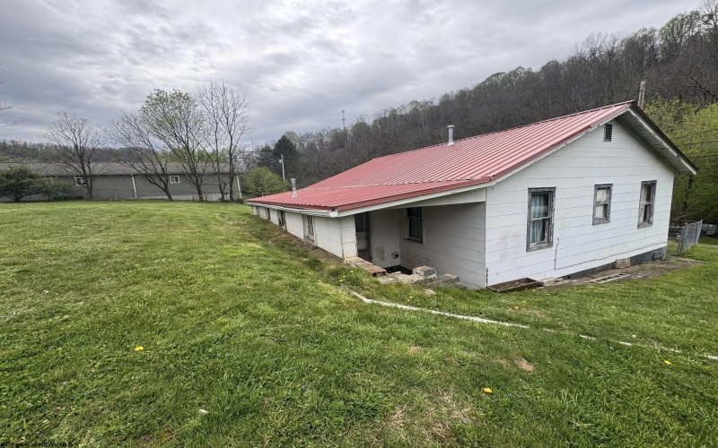 245 Riverside Drive, Weston, West Virginia 26452, 2 Bedrooms Bedrooms, 6 Rooms Rooms,1 BathroomBathrooms,Single Family Detached,For Sale,Riverside,10163625