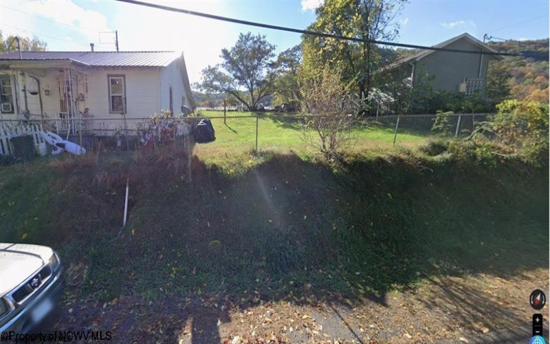 245 Riverside Drive, Weston, West Virginia 26452, 2 Bedrooms Bedrooms, 6 Rooms Rooms,1 BathroomBathrooms,Single Family Detached,For Sale,Riverside,10163625