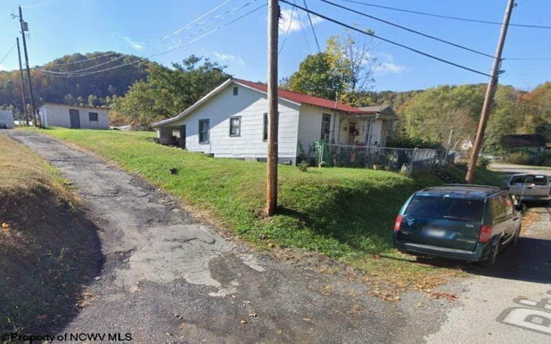 245 Riverside Drive, Weston, West Virginia 26452, 2 Bedrooms Bedrooms, 6 Rooms Rooms,1 BathroomBathrooms,Single Family Detached,For Sale,Riverside,10163625