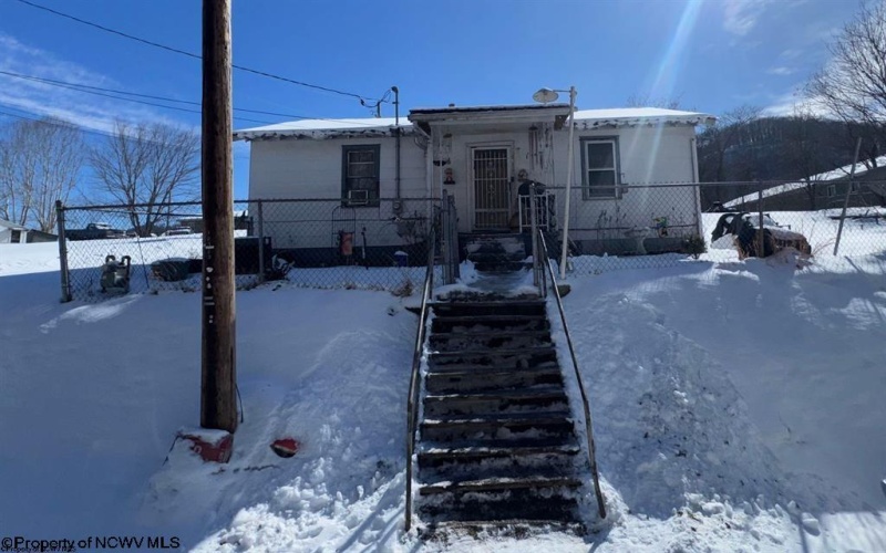 245 Riverside Drive, Weston, West Virginia 26452, 2 Bedrooms Bedrooms, 6 Rooms Rooms,1 BathroomBathrooms,Single Family Detached,For Sale,Riverside,10163625