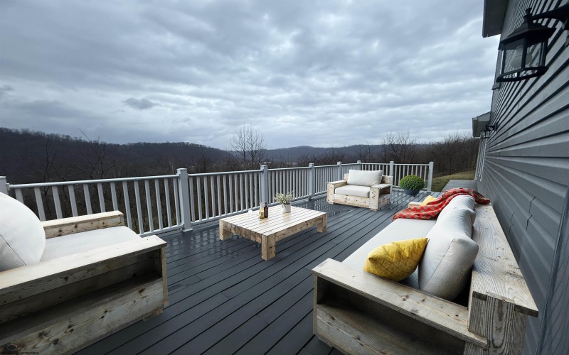 407 Kings Point Lane, Morgantown, West Virginia 26508, 4 Bedrooms Bedrooms, 7 Rooms Rooms,5 BathroomsBathrooms,Single Family Detached,For Sale,Kings Point,10163638