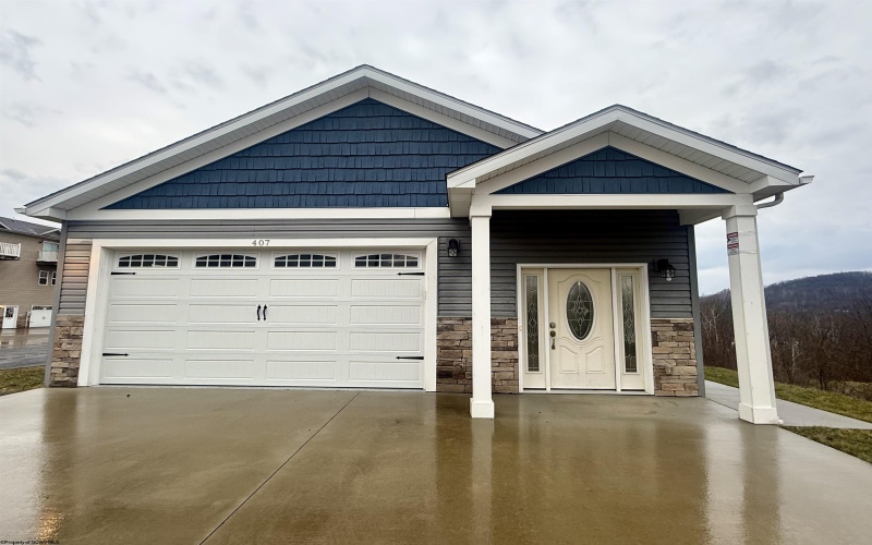 407 Kings Point Lane, Morgantown, West Virginia 26508, 4 Bedrooms Bedrooms, 7 Rooms Rooms,5 BathroomsBathrooms,Single Family Detached,For Sale,Kings Point,10163638
