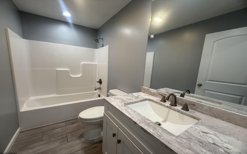 407 Kings Point Lane, Morgantown, West Virginia 26508, 4 Bedrooms Bedrooms, 7 Rooms Rooms,5 BathroomsBathrooms,Single Family Detached,For Sale,Kings Point,10163638