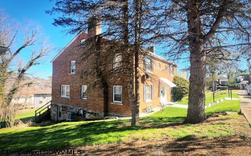 1 Hillside Drive, Fairmont, West Virginia 26554, ,Multi-unit/income,For Sale,Hillside,10163637
